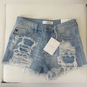 NWT Kancan Women’s mid rise distressed denim shorts ✨